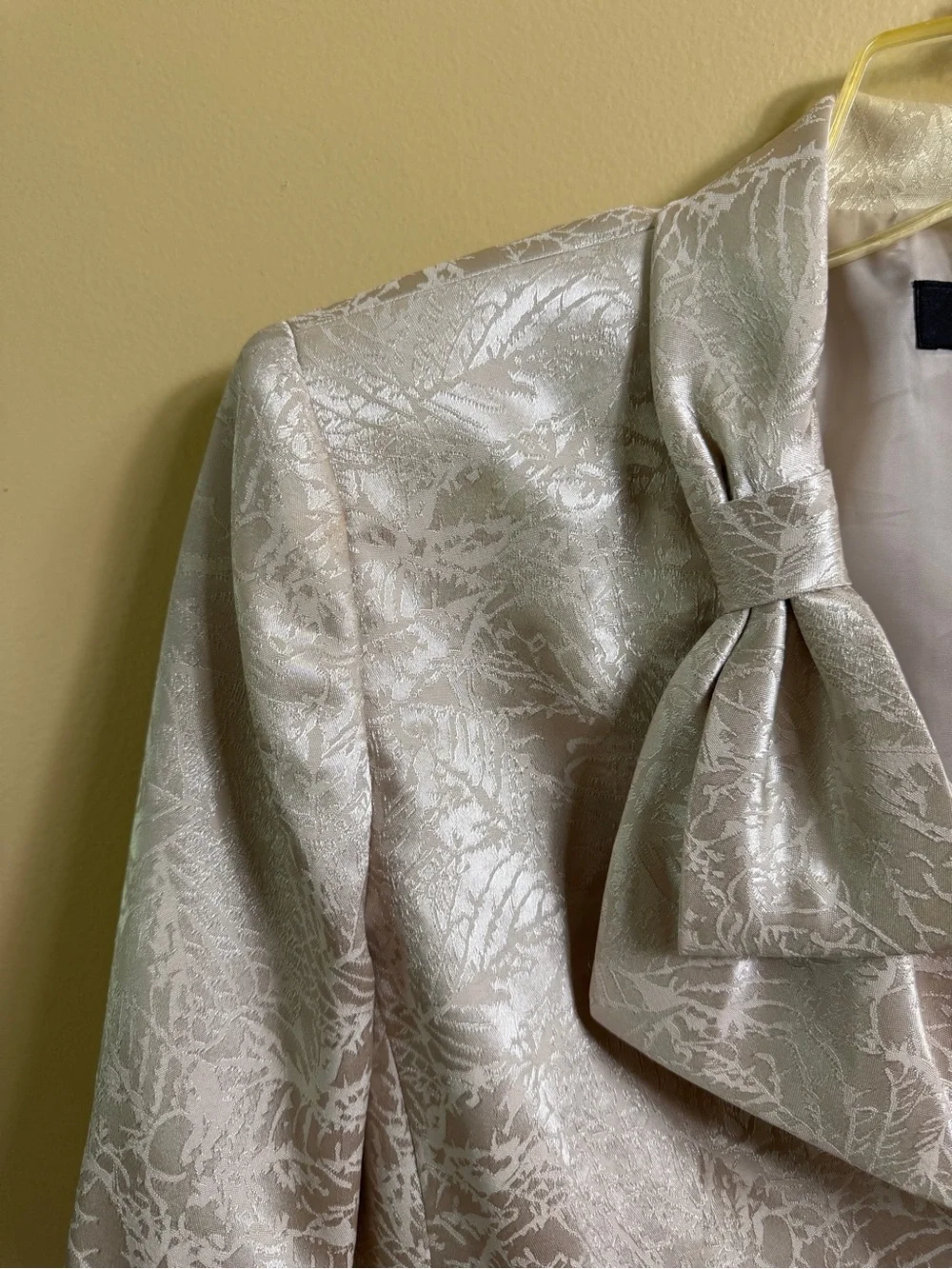 Collections by Le Suit champagne, silver skirt suit size 12